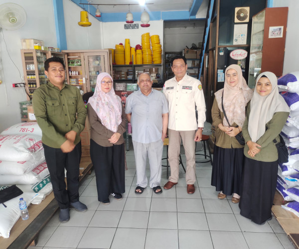 Dinas Pertanian dan Perikanan Kota Pekanbaru melaksanakan kegiatan pengawasan terhadap bibit ternak, pakan, dan obat hewan di Lhaksmi PS