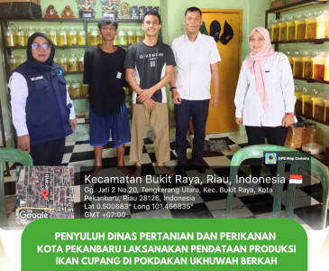 Dinas Pertanian dan Perikanan Kota Pekanbaru Serahkan Sertifikat Halal kepada Poklahsar Pempek Wak Amin