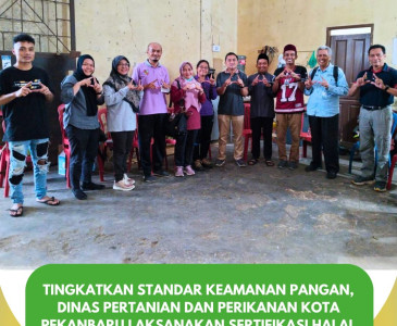 Siswa SMPN 08 melaksanakan gotong royong untuk persiapan Program Ketahanan Pangan Berbasis Sekolah “Satu Tanaman Satu Siswa