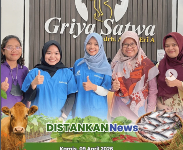Penyerahan Sertifikat Halal produk olahan perikanan kepada Ibu Alwarda